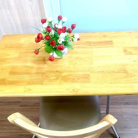 Cozy Homestay With Large Bed, Private Bathroom, Large Balcony Hanoi Buitenkant foto