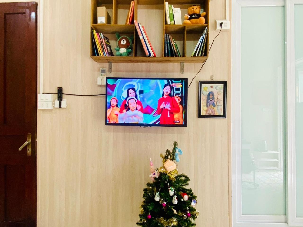 Cozy Homestay With Large Bed, Private Bathroom, Large Balcony Hanoi Buitenkant foto