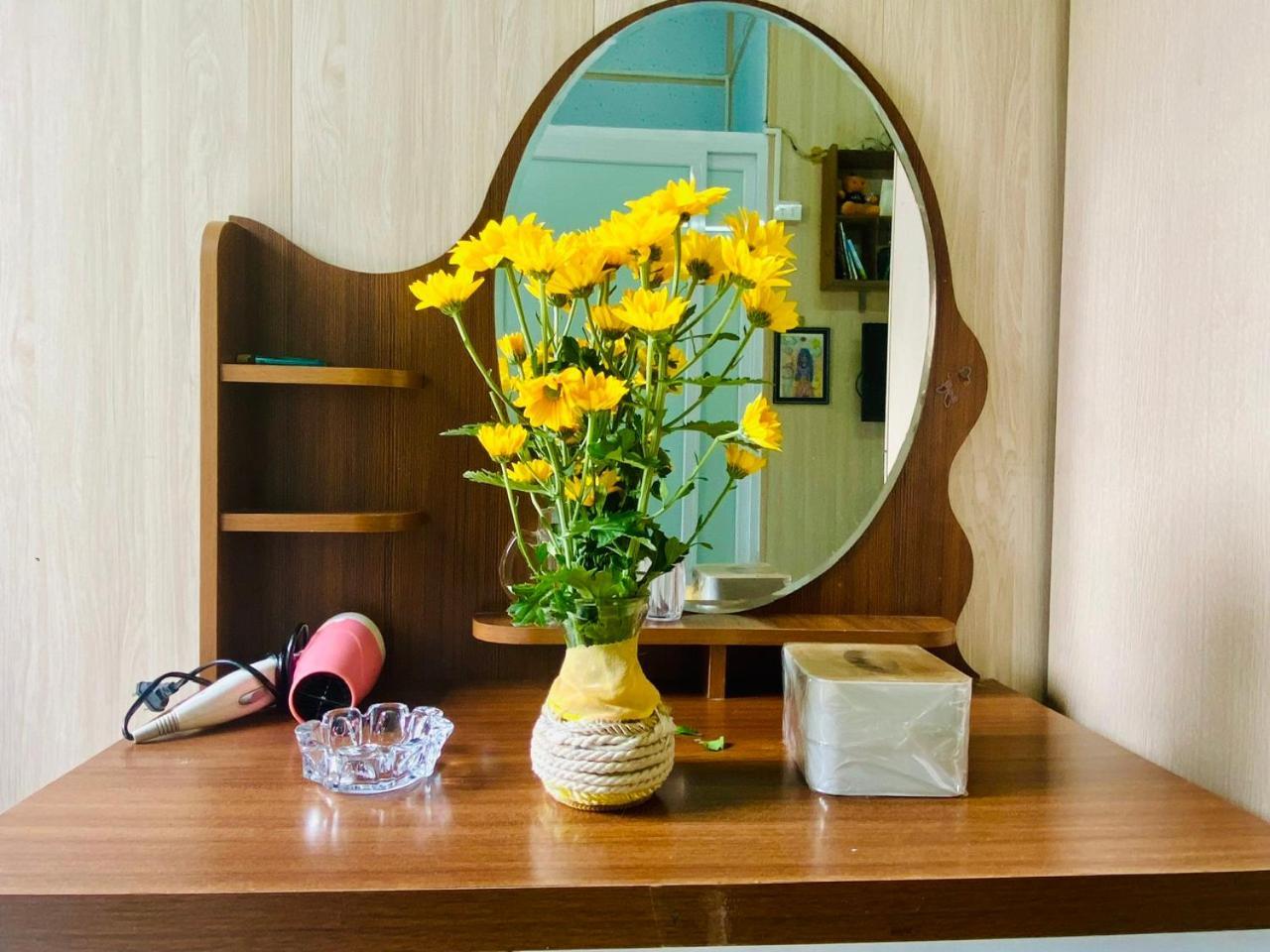 Cozy Homestay With Large Bed, Private Bathroom, Large Balcony Hanoi Buitenkant foto
