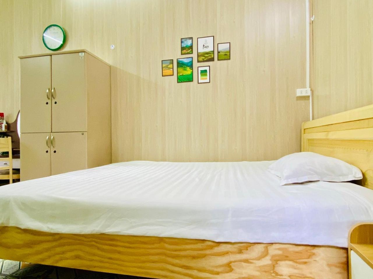 Cozy Homestay With Large Bed, Private Bathroom, Large Balcony Hanoi Buitenkant foto