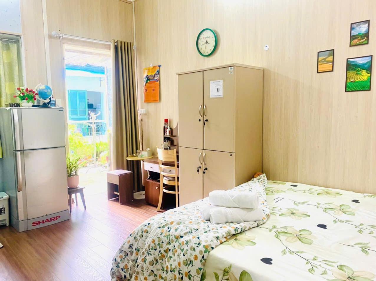 Cozy Homestay With Large Bed, Private Bathroom, Large Balcony Hanoi Buitenkant foto