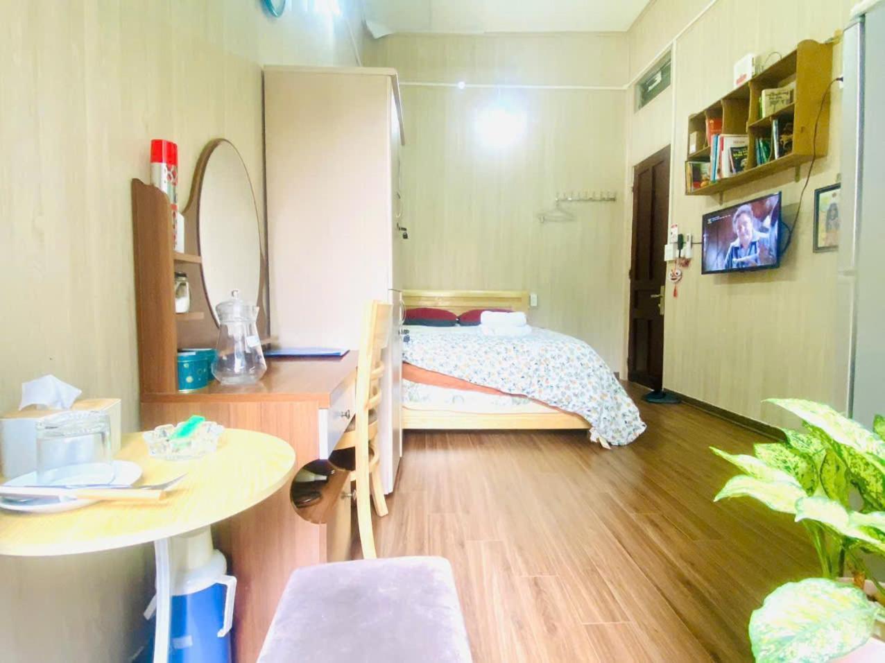 Cozy Homestay With Large Bed, Private Bathroom, Large Balcony Hanoi Buitenkant foto