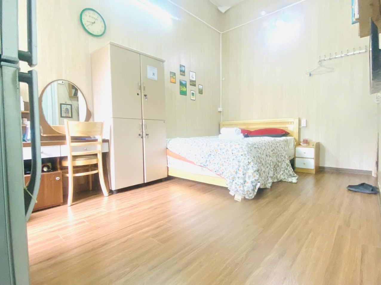 Cozy Homestay With Large Bed, Private Bathroom, Large Balcony Hanoi Buitenkant foto